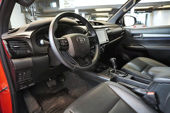 Toyota HiLux 12 of 30