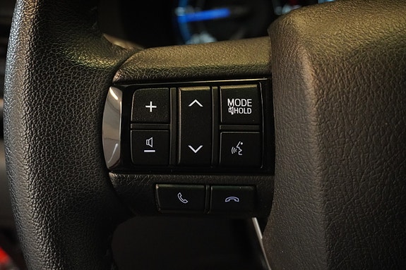 Toyota HiLux 17 of 30