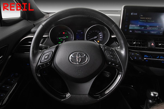 Toyota C-HR 12 of 24