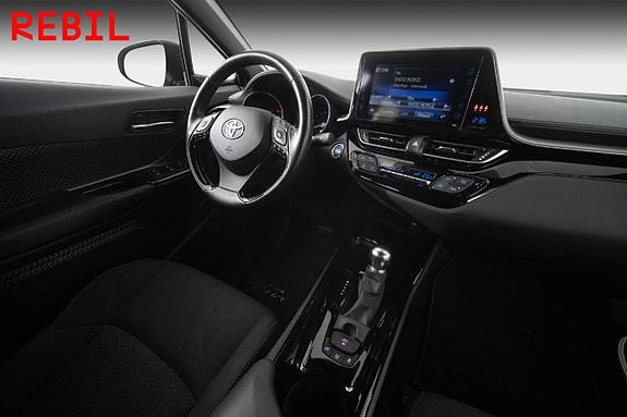 Toyota C-HR 14 of 24