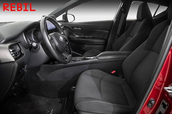 Toyota C-HR 8 of 24