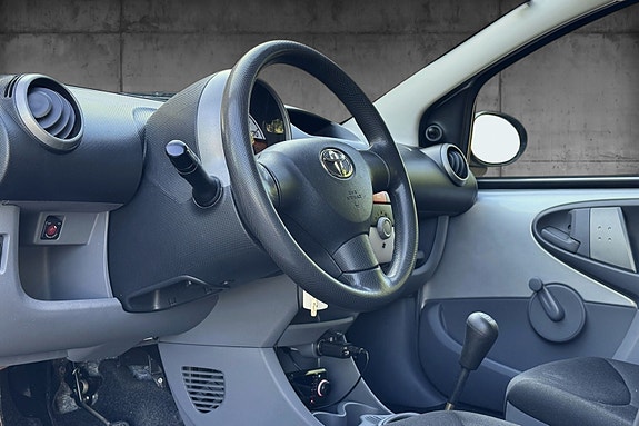 Toyota Aygo 7 of 11