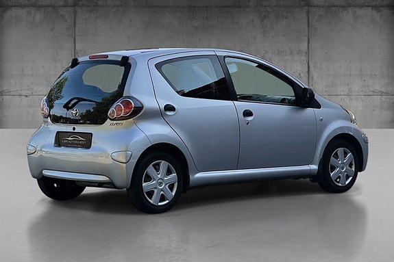 Toyota Aygo 4 of 11