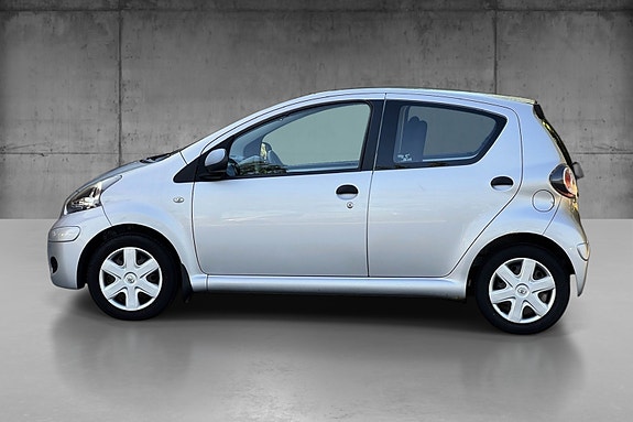 Toyota Aygo 5 of 11