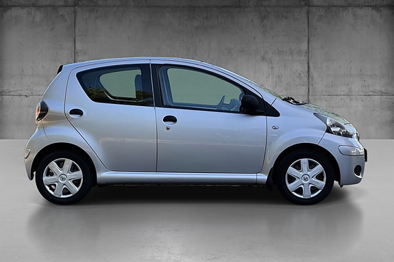 Toyota Aygo 3 of 11