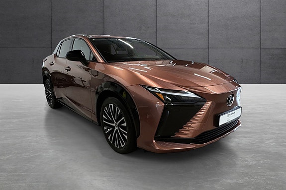 Lexus RZ450e 7 of 29