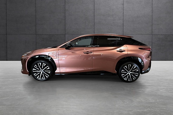 Lexus RZ450e 2 of 29
