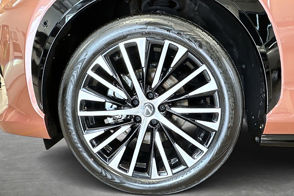 Lexus RZ450e 19 of 29