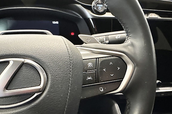 Lexus RZ450e 27 of 29