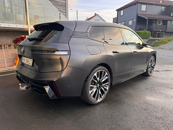 BMW iX 7 of 9