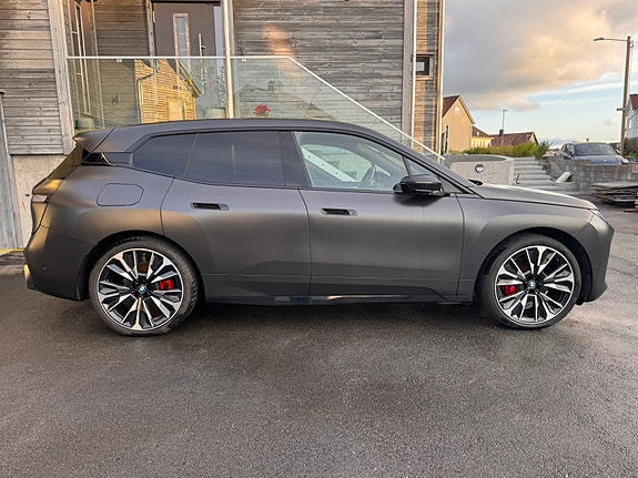 BMW iX 8 of 9