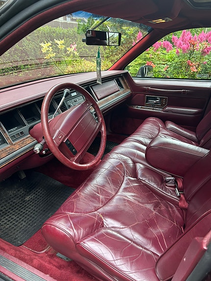 Lincoln Town Car 12 of 16