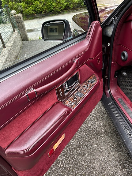 Lincoln Town Car 11 of 16