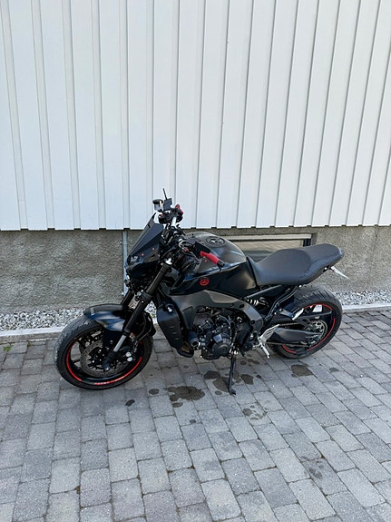 Yamaha MT-09 3 of 24