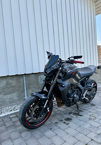 Yamaha MT-09 2 of 24