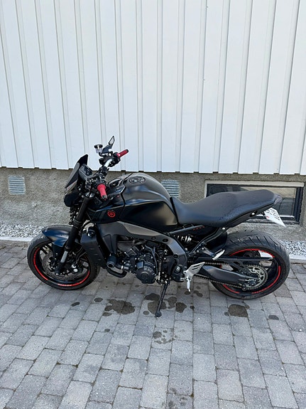 Yamaha MT-09 4 of 24