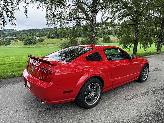 Ford Mustang 7 of 30