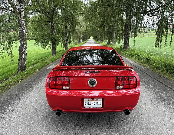 Ford Mustang 4 of 30