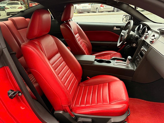 Ford Mustang 21 of 30