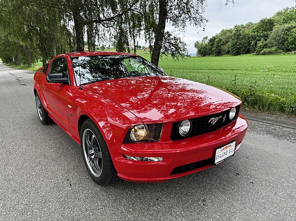 Ford Mustang 8 of 30