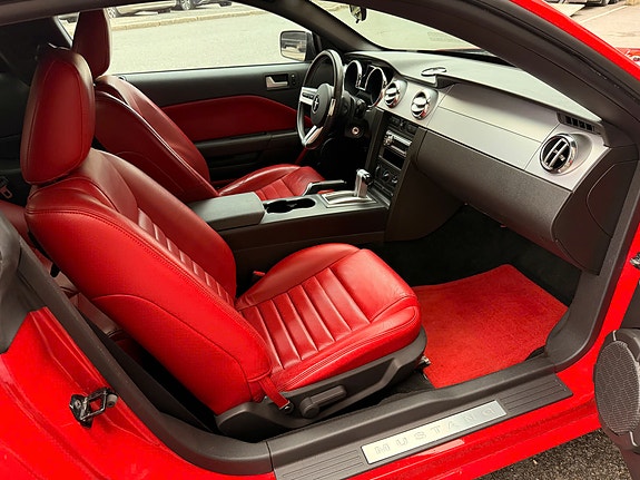 Ford Mustang 18 of 30
