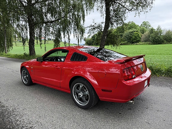 Ford Mustang 3 of 30