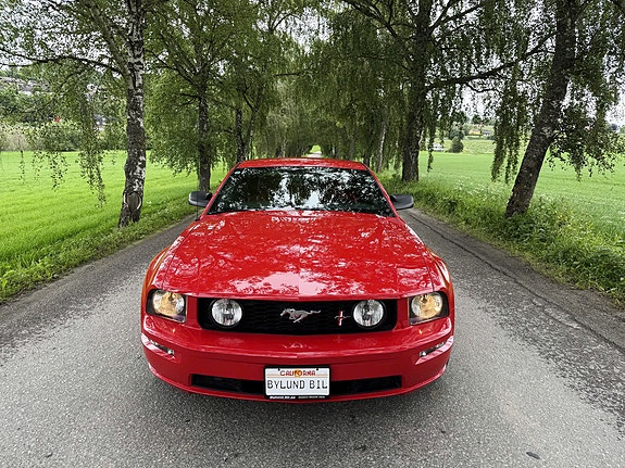 Ford Mustang 9 of 30