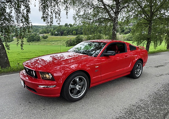 Ford Mustang 2 of 30