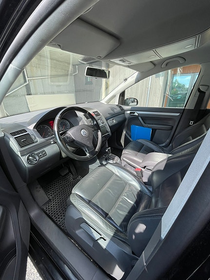 Volkswagen Touran 10 of 27