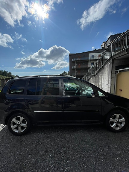 Volkswagen Touran 5 of 27