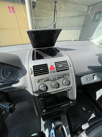 Volkswagen Touran 12 of 27