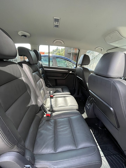 Volkswagen Touran 14 of 27