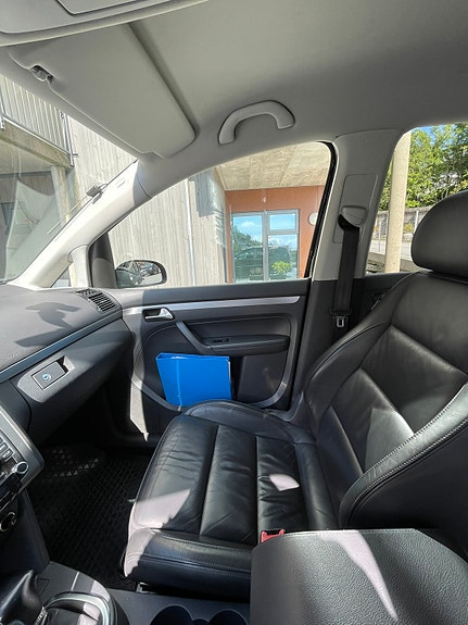 Volkswagen Touran 13 of 27