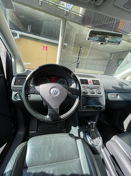 Volkswagen Touran 11 of 27