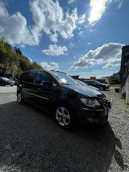 Volkswagen Touran 4 of 27