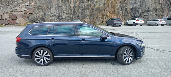 Volkswagen Passat 4 of 24
