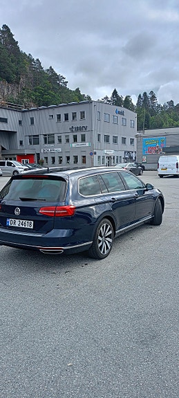 Volkswagen Passat 5 of 24
