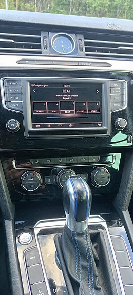 Volkswagen Passat 6 of 24