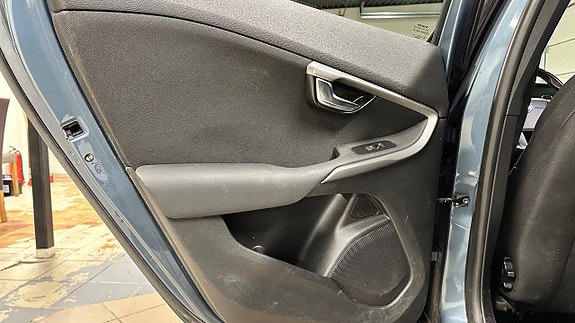 Volvo V40 8 of 24