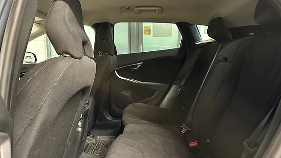 Volvo V40 9 of 24
