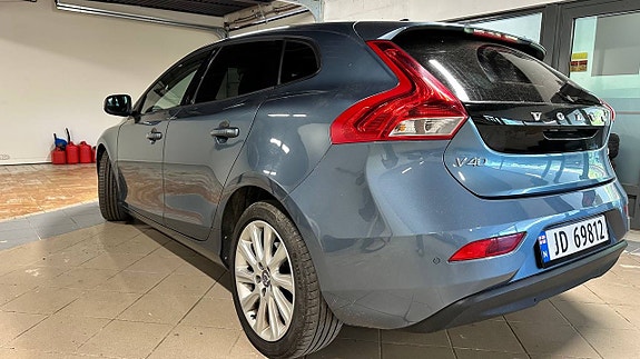 Volvo V40 3 of 24