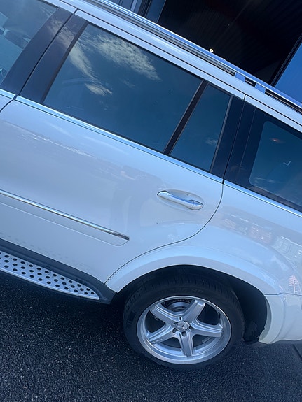Mercedes-Benz GL420 2 of 30