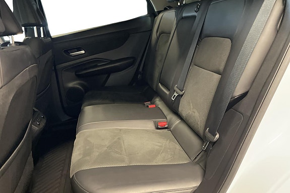 Nissan Ariya 7 of 28