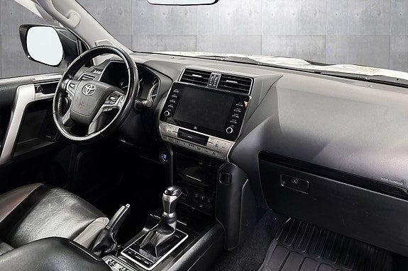 Toyota Land Cruiser 9 of 30