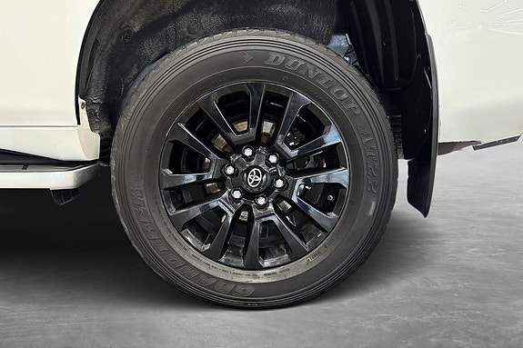 Toyota Land Cruiser 16 of 30