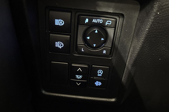Toyota Land Cruiser 30 of 30