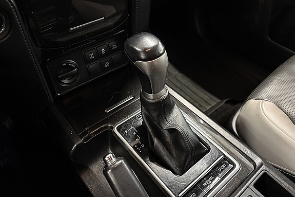 Toyota Land Cruiser 22 of 30