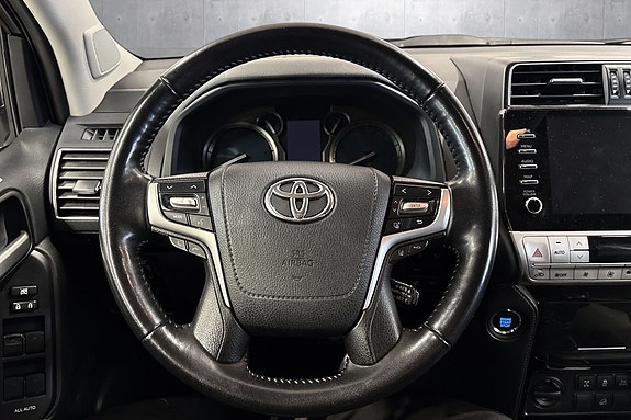 Toyota Land Cruiser 10 of 30