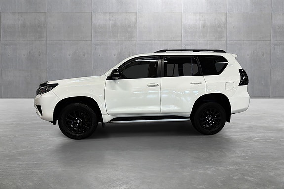 Toyota Land Cruiser 2 of 30