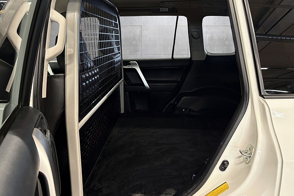 Toyota Land Cruiser 14 of 30